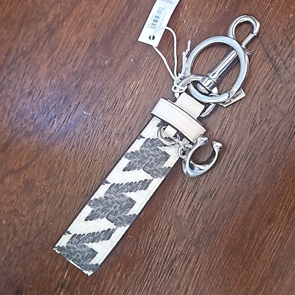 COACH KEYRING - Picture 9 of 12